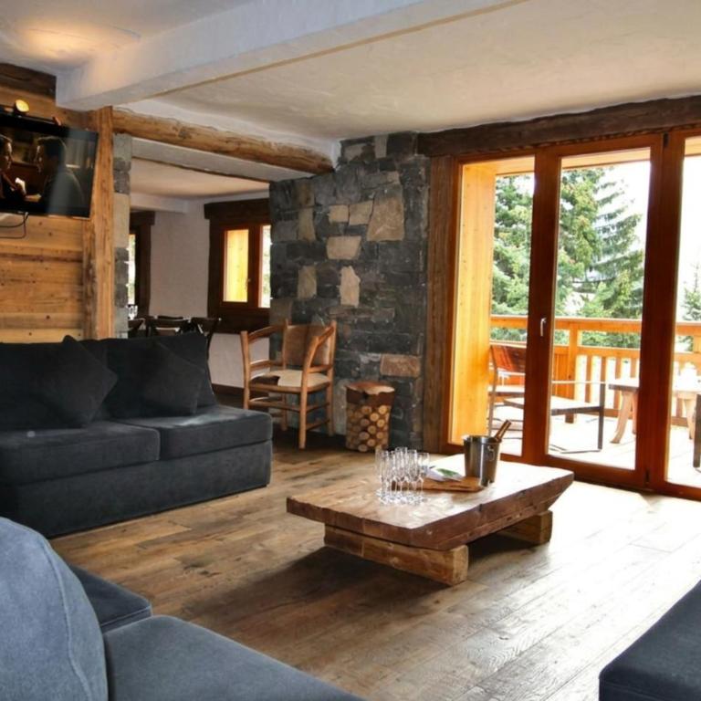 Prestigious Chalet for 18 Guests, Pool & Jacuzzi, close to slopes and resort center - Chalet - 35