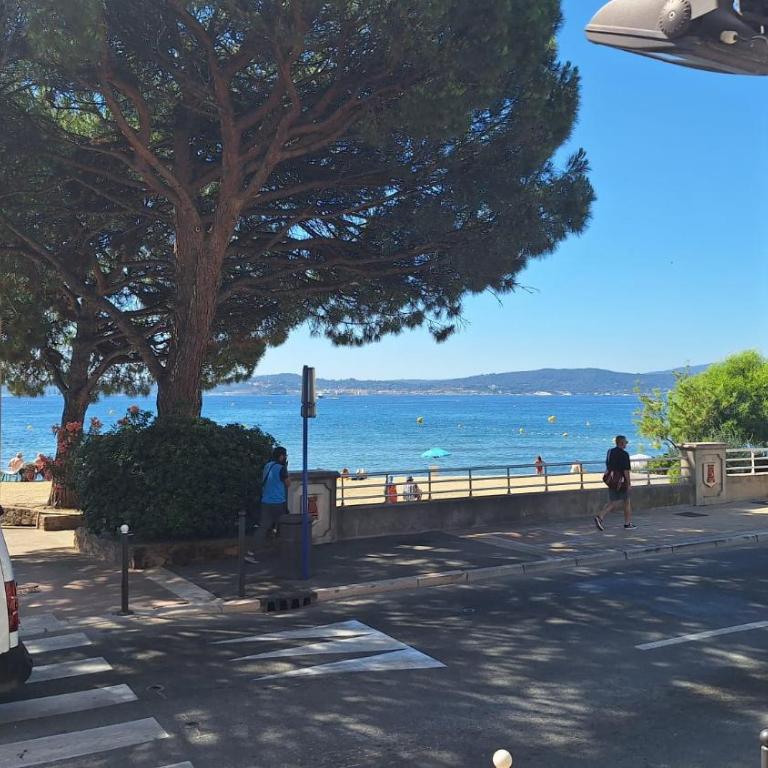 Appartement de 92 m2 climatisé face à la mer avec garage - Apartment mit 3 Schlafzimmern - 3