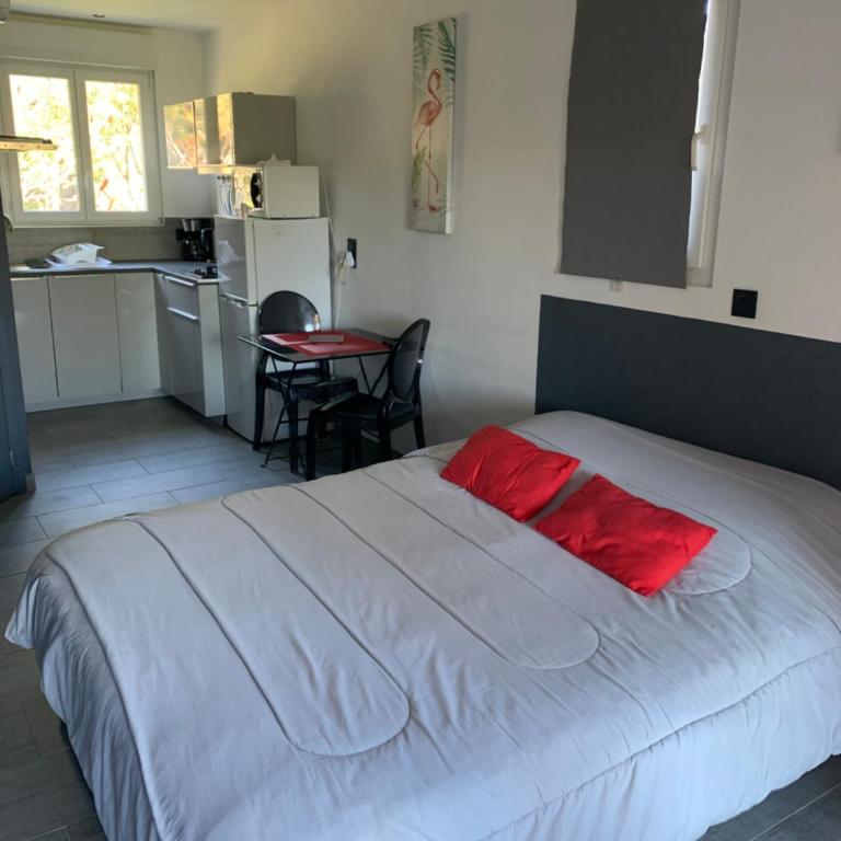 Studio à Porto-Vecchio chez Pierre - One-Bedroom Apartment - 4