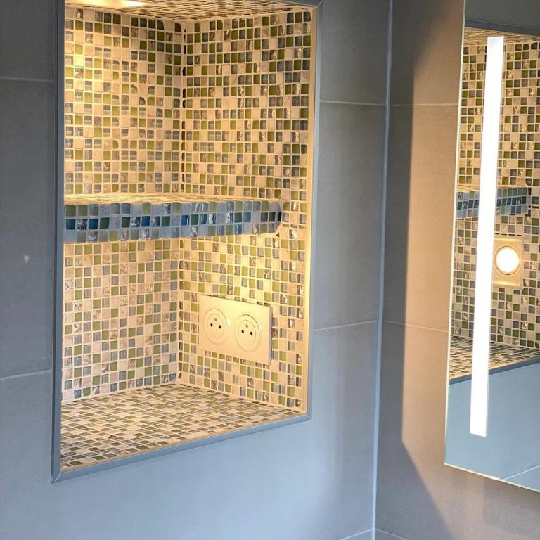 Le Mistral, Superbe Appartement 2 Chambres, Vue Mer Proximité Plage, Parking Gratuit - Apartment - 21