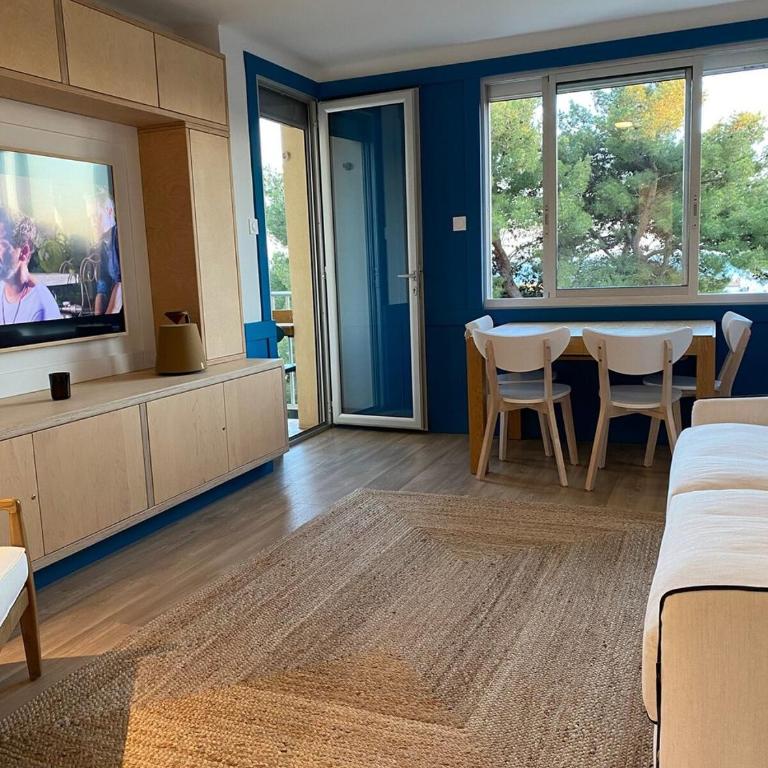 Le Mistral, Superbe Appartement 2 Chambres, Vue Mer Proximité Plage, Parking Gratuit - Apartment - 11