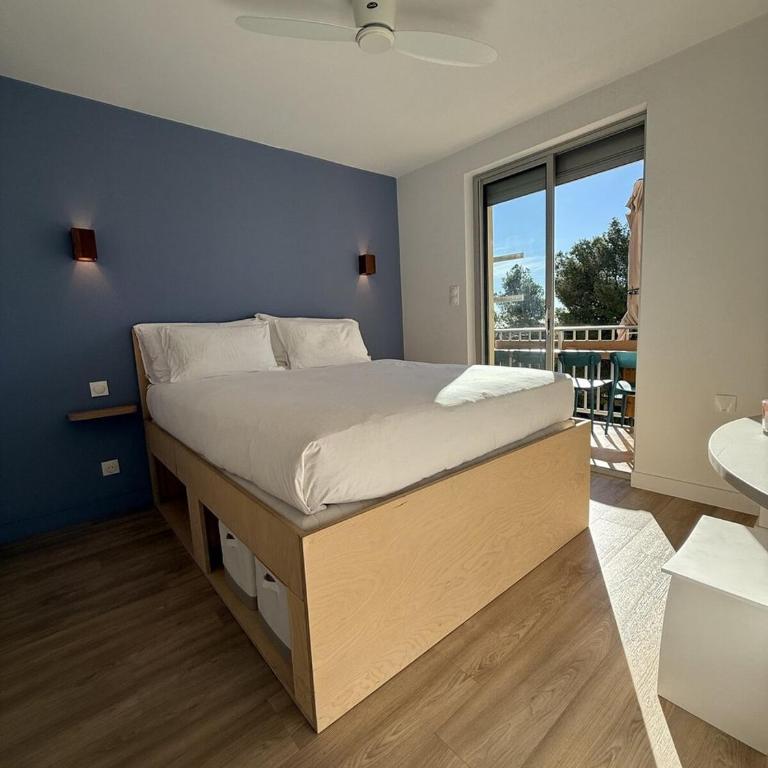 Le Mistral, Superbe Appartement 2 Chambres, Vue Mer Proximité Plage, Parking Gratuit - Apartment - 4