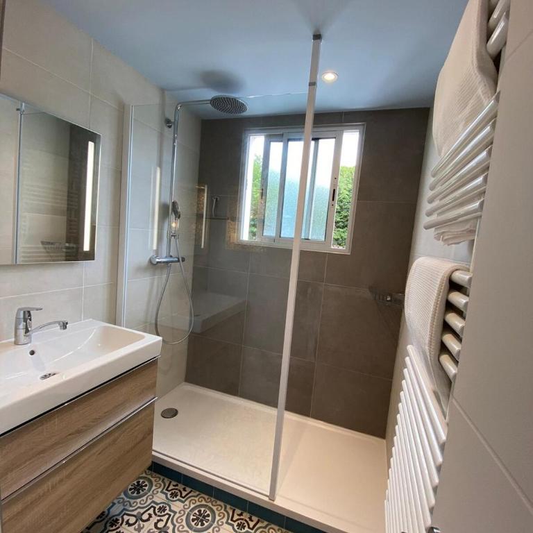 Le Mistral, Superbe Appartement 2 Chambres, Vue Mer Proximité Plage, Parking Gratuit - Apartment - 19