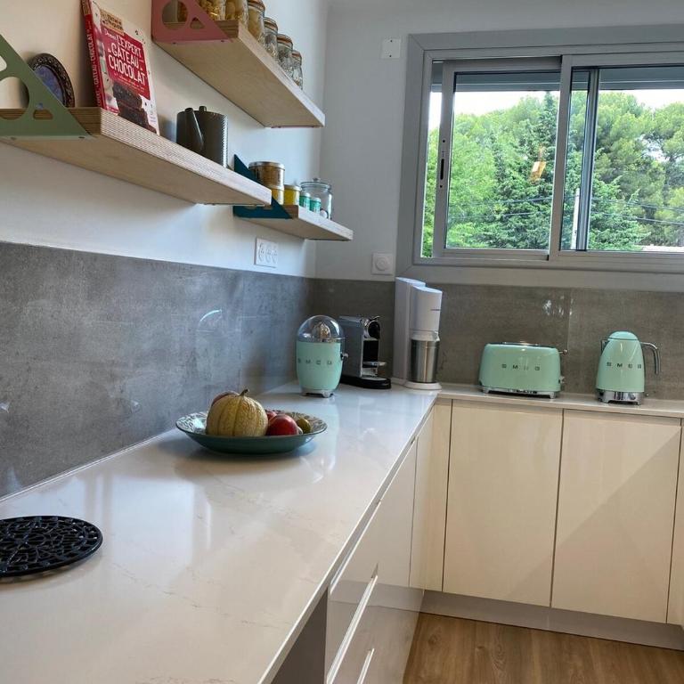 Le Mistral, Superbe Appartement 2 Chambres, Vue Mer Proximité Plage, Parking Gratuit - Apartment - 15