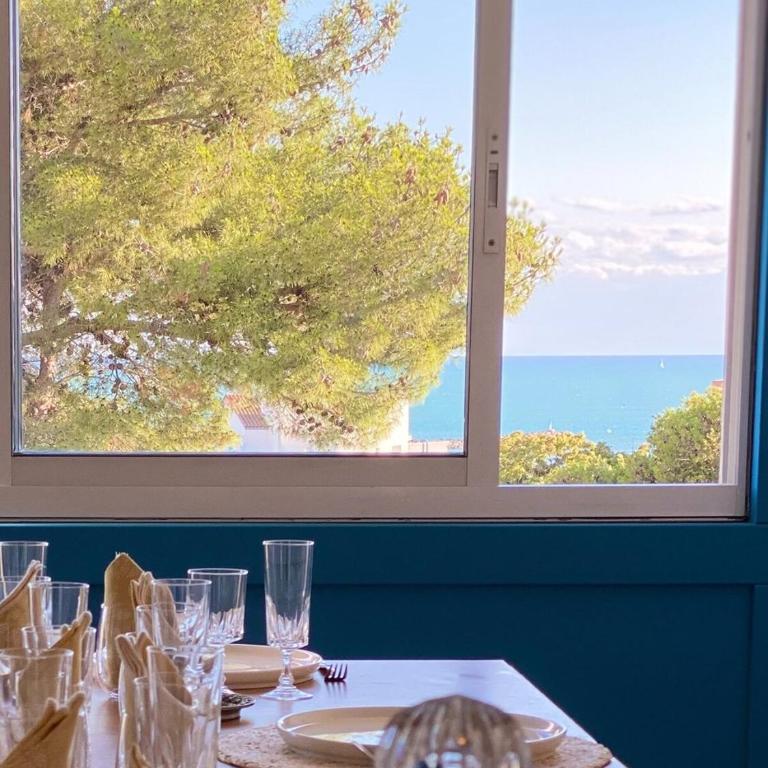 Le Mistral, Superbe Appartement 2 Chambres, Vue Mer Proximité Plage, Parking Gratuit - Apartment - 1