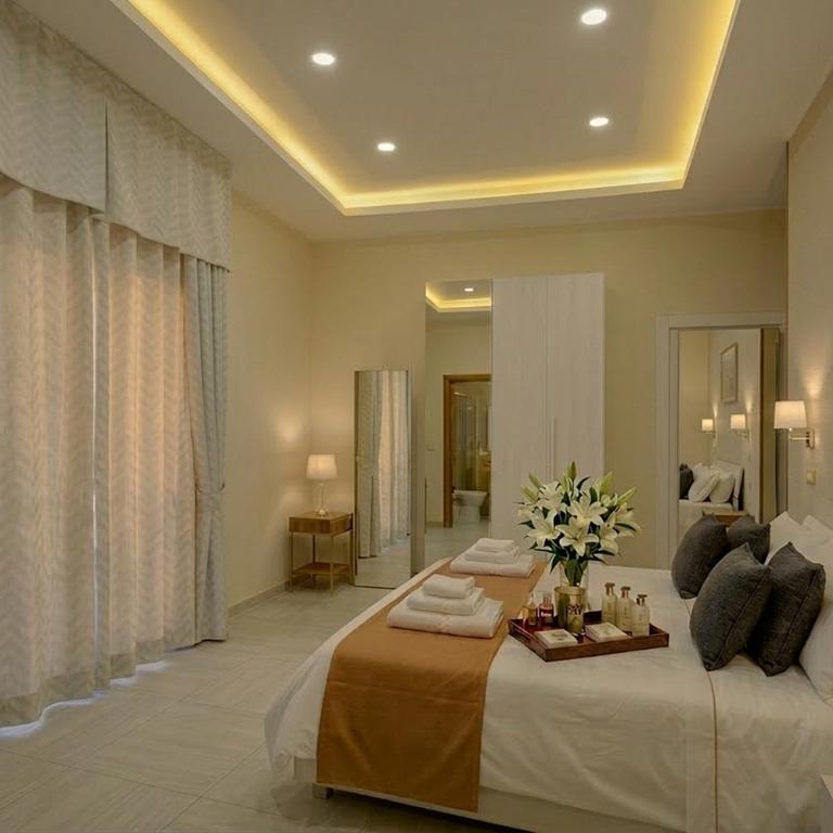 MaX RelaX Suite - Bed & Breakfast - Vicino Stazione Napoli Centro Storico - Camera Matrimoniale con Balcone - 4