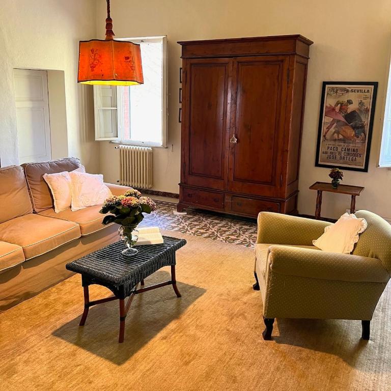 Private Staffed Tuscan Estate with large pool 5 min from Siena - Villa - 17