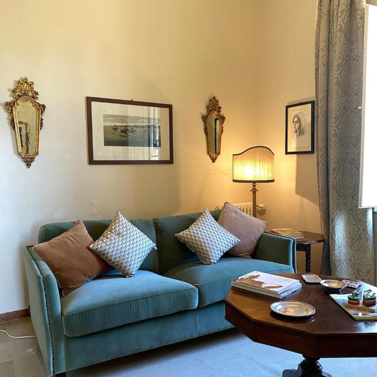 Private Staffed Tuscan Estate with large pool 5 min from Siena - Villa - 12