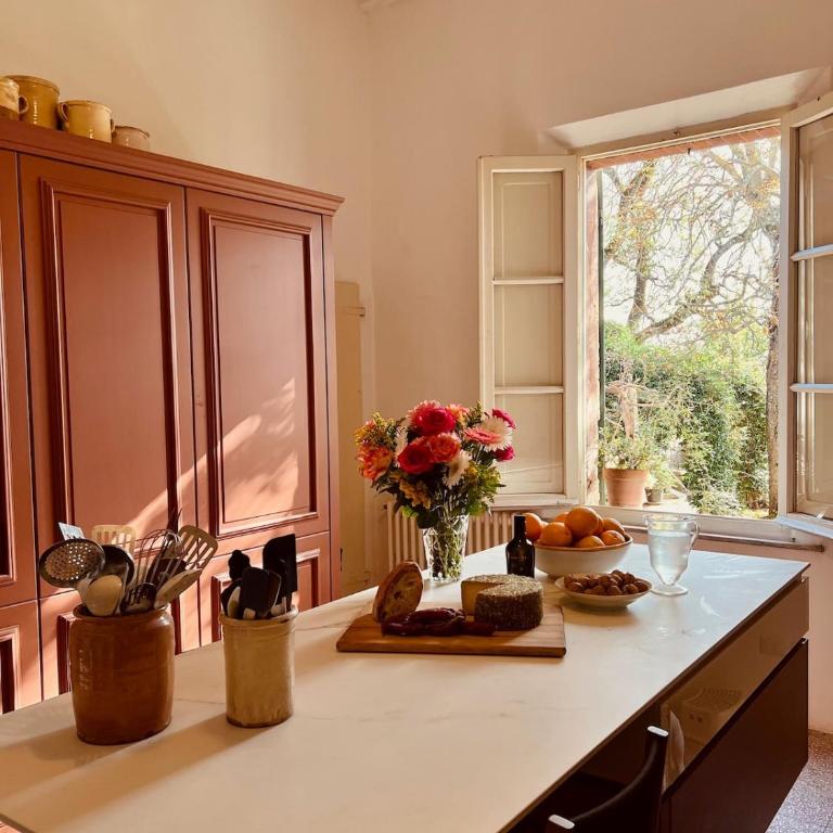 Private Staffed Tuscan Estate with large pool 5 min from Siena - Villa - 6