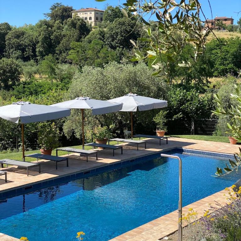 Private Staffed Tuscan Estate with large pool 5 min from Siena - Villa - 2