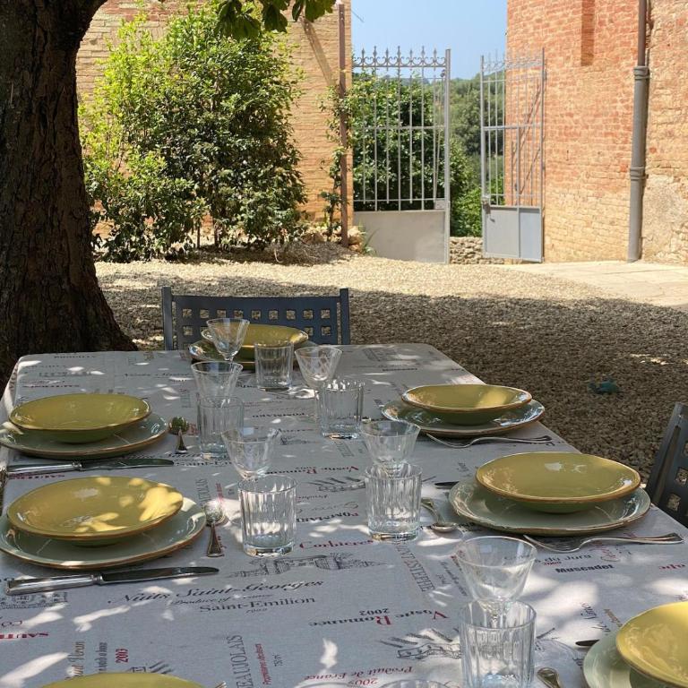 Private Staffed Tuscan Estate with large pool 5 min from Siena - Villa - 21