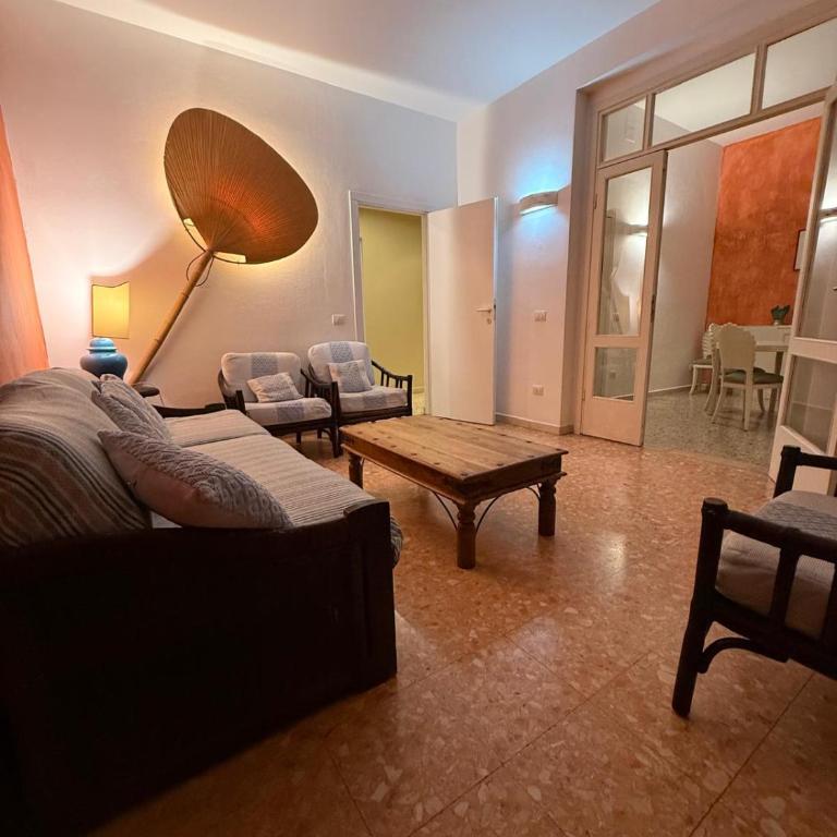 Orange Home - One-Bedroom House - 1