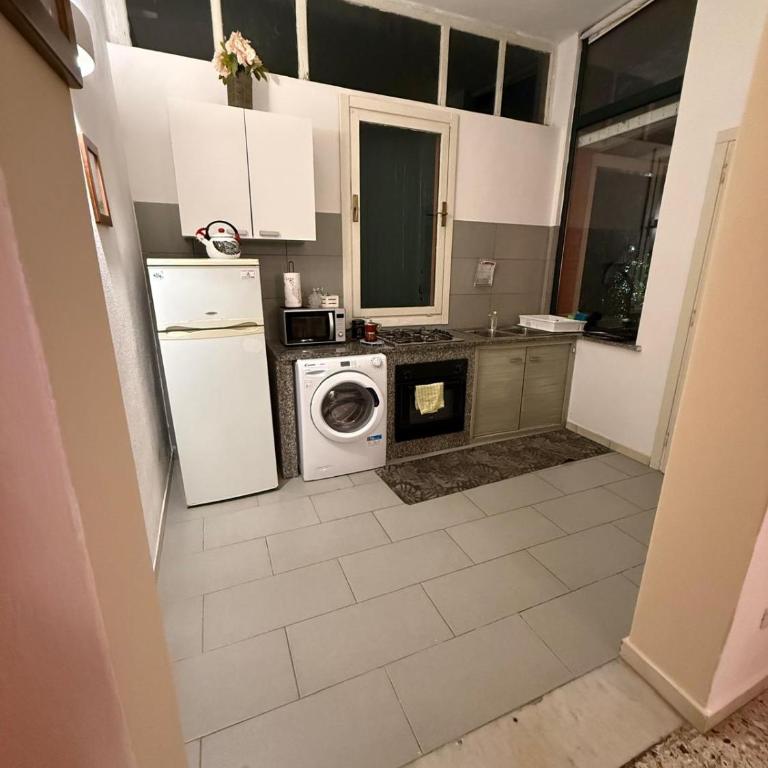 Orange Home - One-Bedroom House - 4