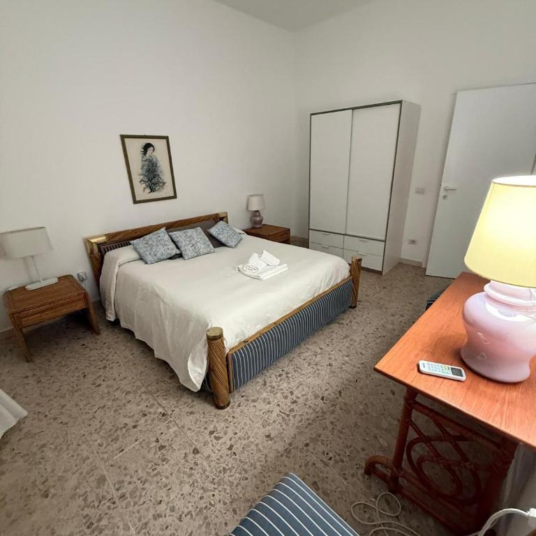 Orange Home - One-Bedroom House - 6