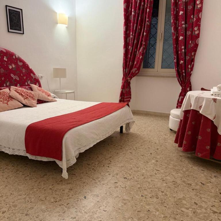 Orange Home - One-Bedroom House - 8