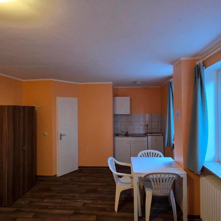 2-Rent Group Hostel Apartments HAN53 - Dreibettzimmer - 5