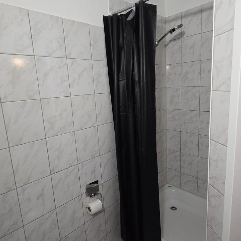 2-Rent Group Hostel Apartments HAN53 - Dreibettzimmer - 2