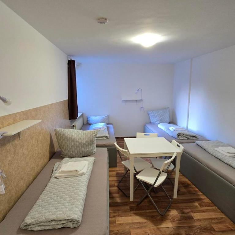 2-Rent Group Hostel Apartments HAN53 - Vierbettzimmer - 3
