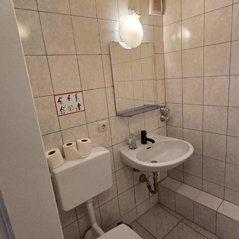 2-Rent Group Hostel Apartments HAN53 - Vierbettzimmer - 1