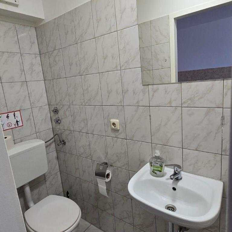 2-Rent Group Hostel Apartments HAN53 - Doppelzimmer - 4