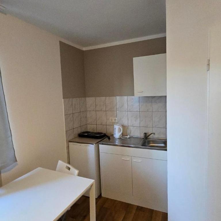2-Rent Group Hostel Apartments HAN53 - Doppelzimmer - 1