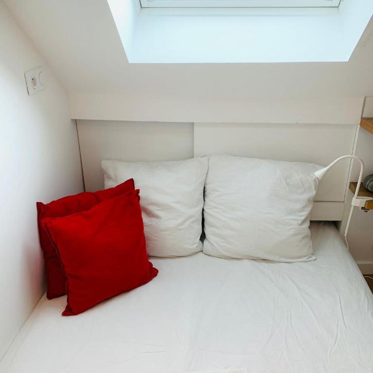 Coeur de Paris sur la Place Maubert Studio entier neuf calme clair propre avec Vue Tout Paris cuisine salle de bains ascenseur AC - Appartement 1 Chambre - 2