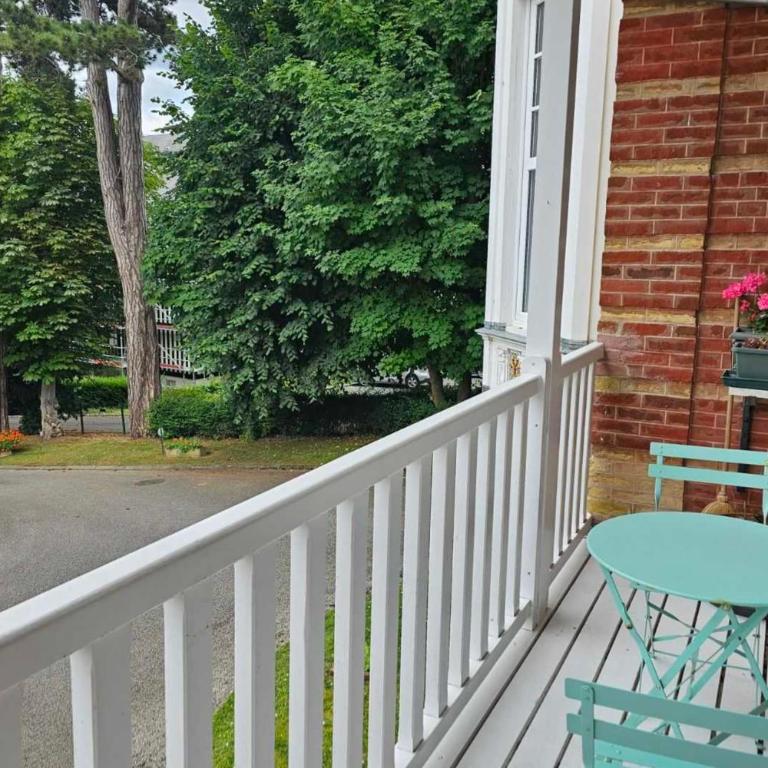 Studio in a 19th century villa with parking - Appartement - 2