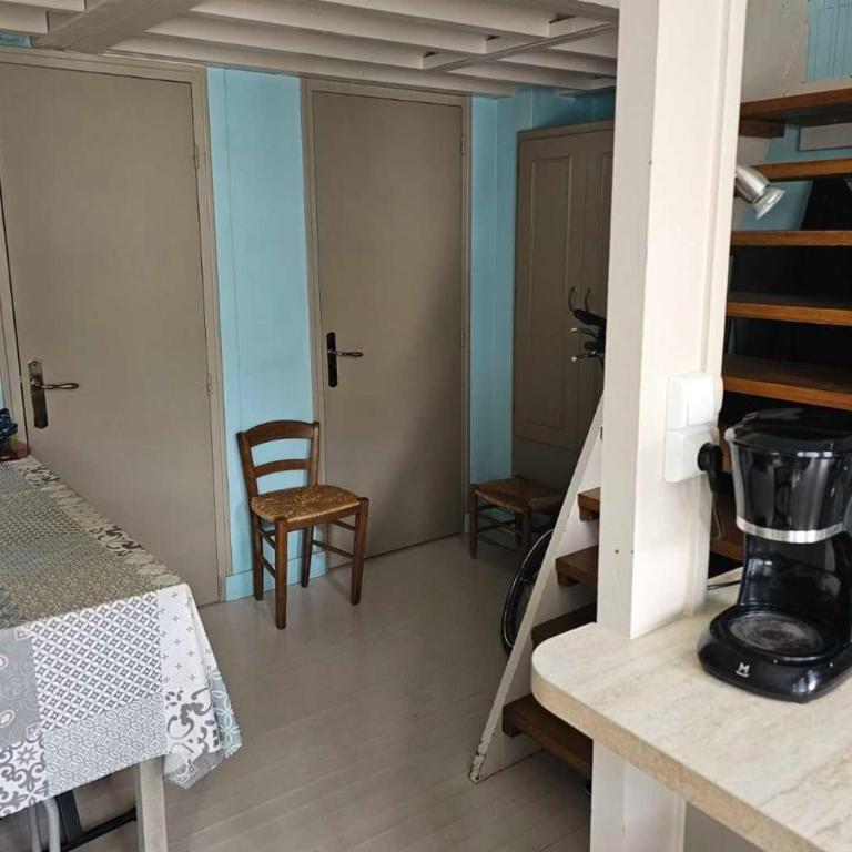 Studio in a 19th century villa with parking - Appartement - 4