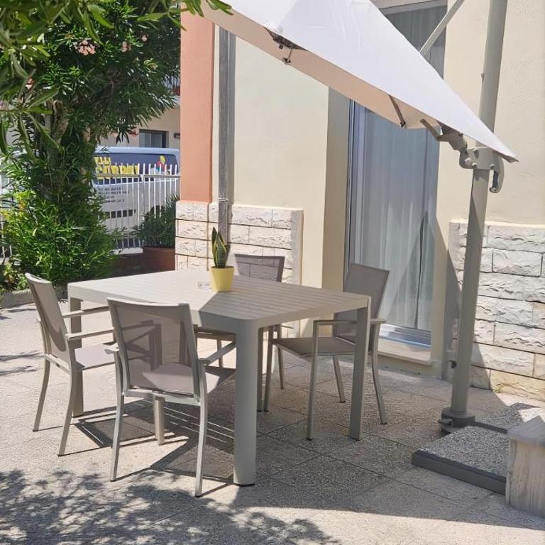 Nuovo appartamento moderno con parcheggio, a 200m dal mare, aria condizionata - Deluxe Two-Bedroom Apartment with Garden View - 40