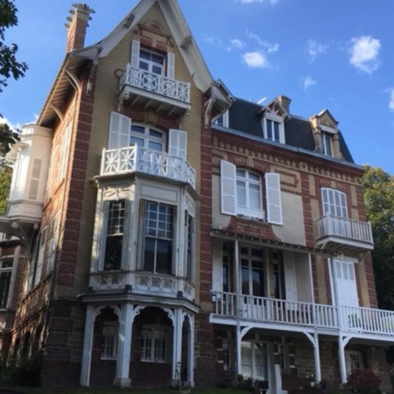 Studio in a 19th century villa with parking - Appartement - 3