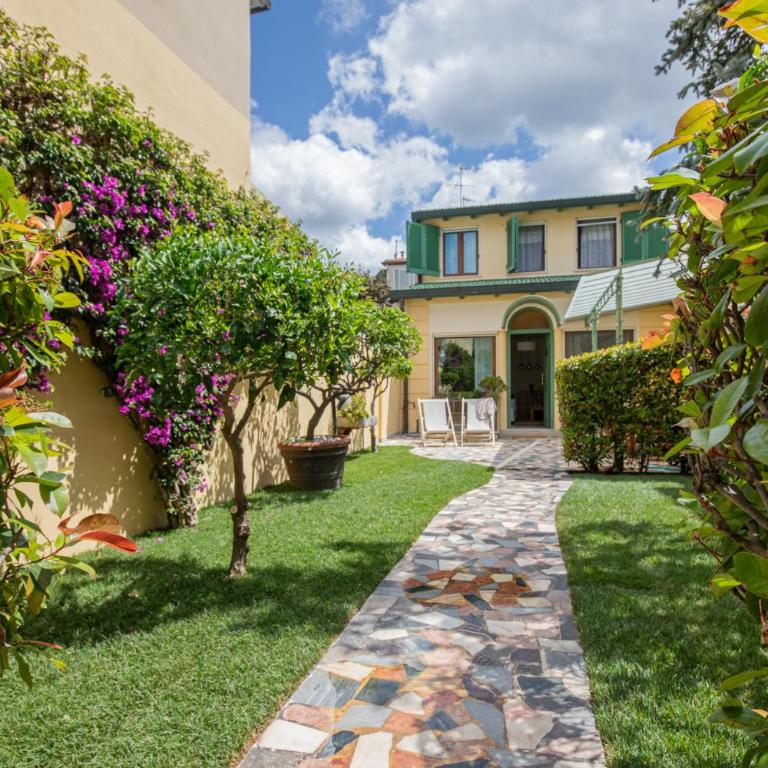 Verdemare, a Viareggio parcheggio privato e splendido giardino - Villa con 2 Camere da Letto - 4