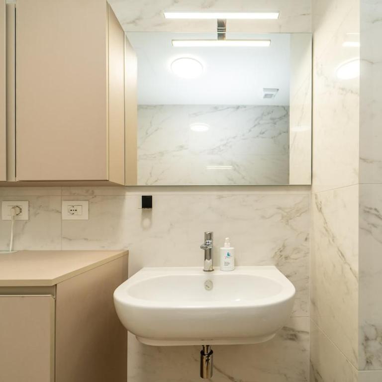 ImmobiliaRent Santa Sofia Apartment B - Appartamento con 1 Camera da Letto - 12