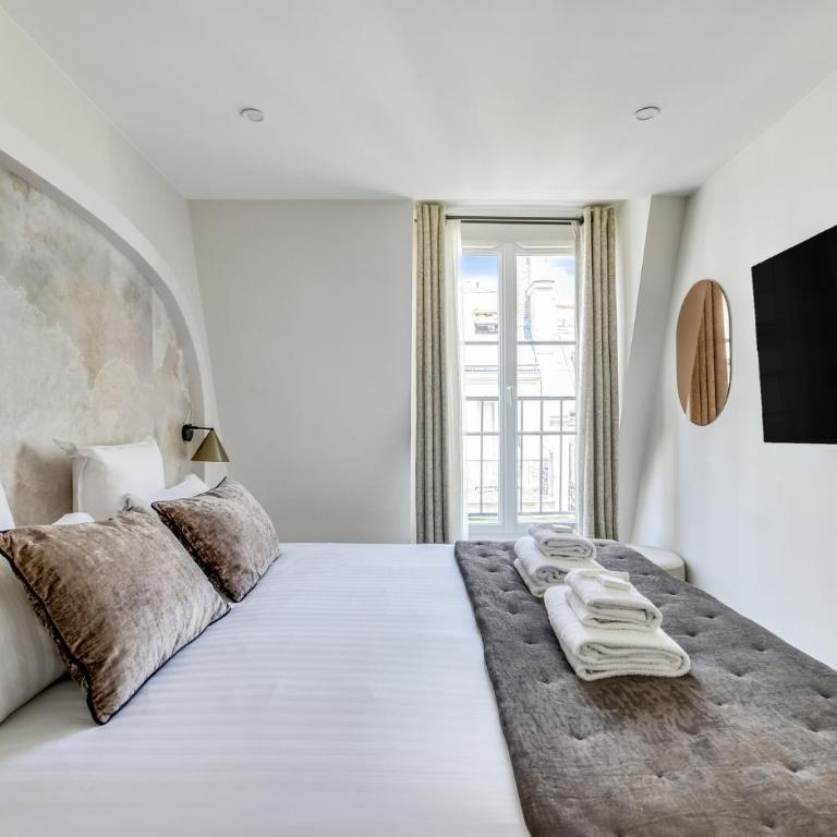 Pick A Flat's Apartment in Champs-Elysées - Rue Ponthieu - Appartement 3 Chambres - 17
