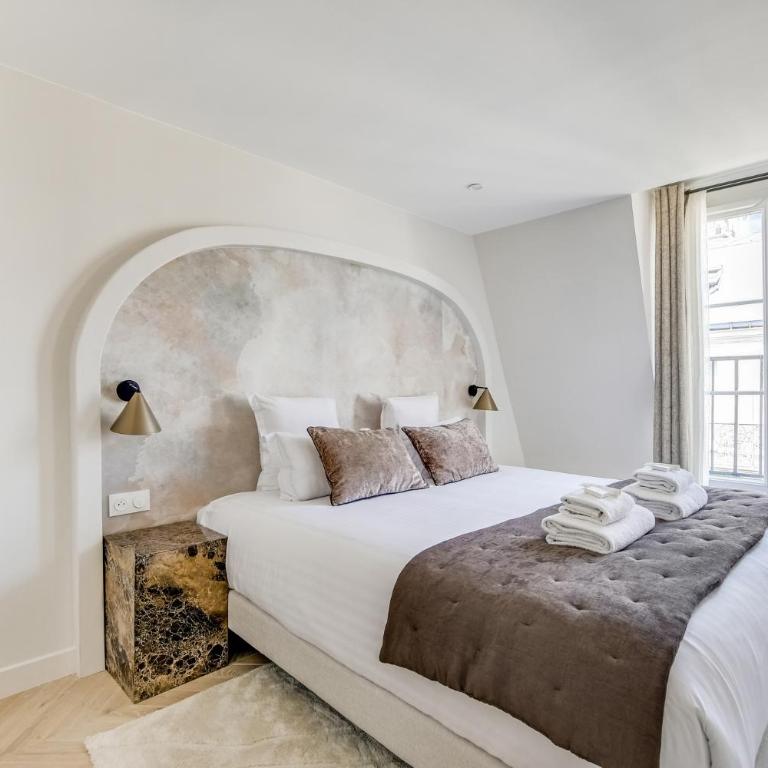 Pick A Flat's Apartment in Champs-Elysées - Rue Ponthieu - Appartement 3 Chambres - 16