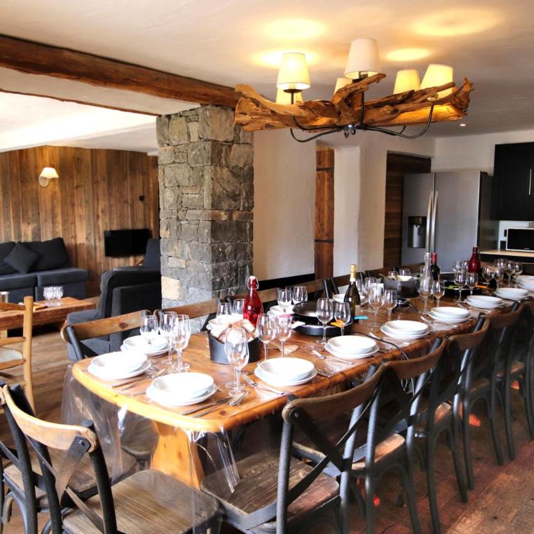 Prestigious Chalet for 18 Guests, Pool & Jacuzzi, close to slopes and resort center - Chalet - 43