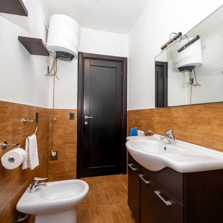 Appartamento Bouganville - Appartamento Deluxe con 2 Camere da Letto e Vista Giardino - 15