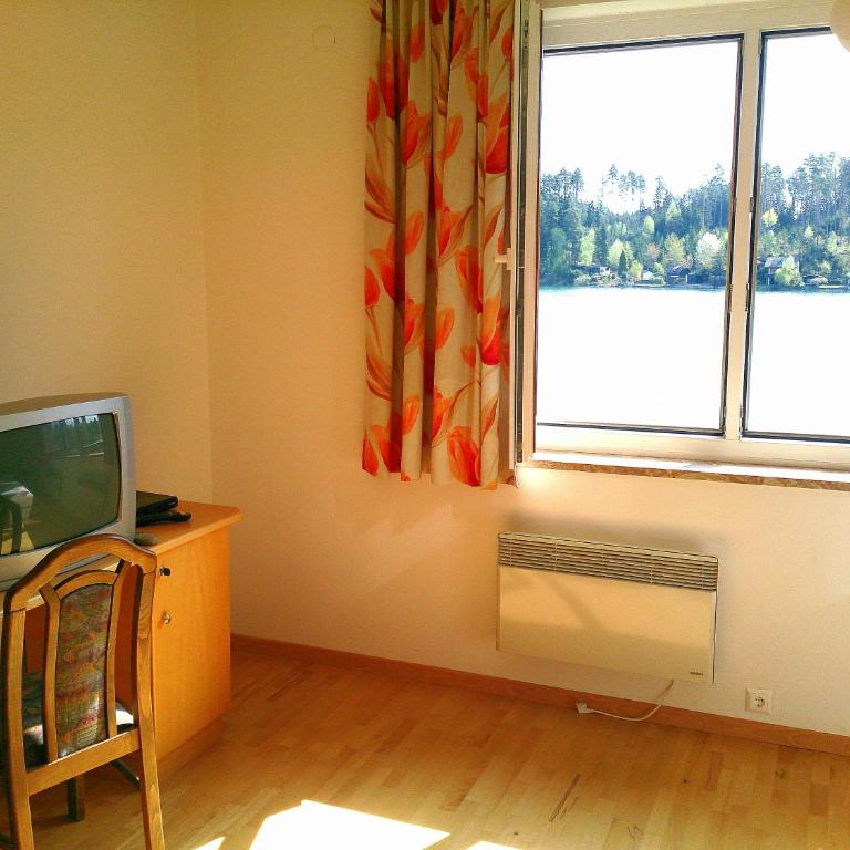 Seepension Smoley - Doppelzimmer mit Seeblick und Schlafsofa - 2