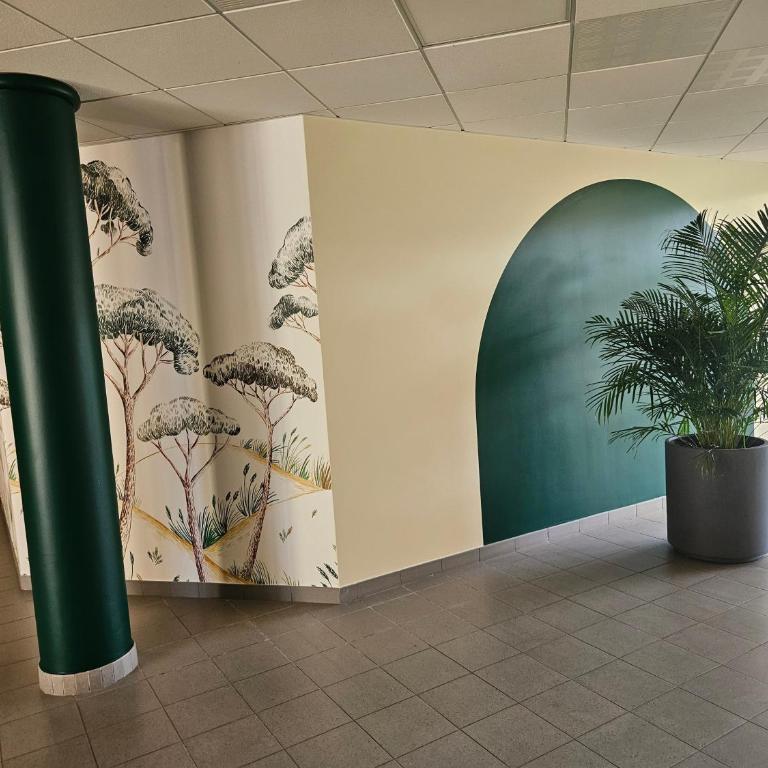Entre Foret et Ocean - Two-Bedroom Deluxe Apartment with Garden View - 42