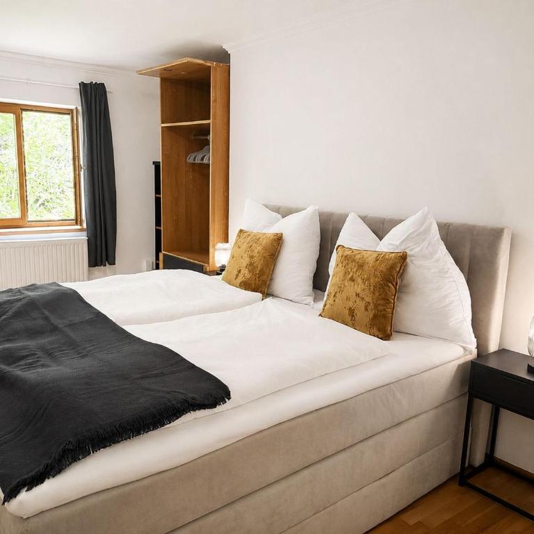 Aparthaus Dittelbach by Faraway Homes - Three-Bedroom Deluxe Apartment - 5