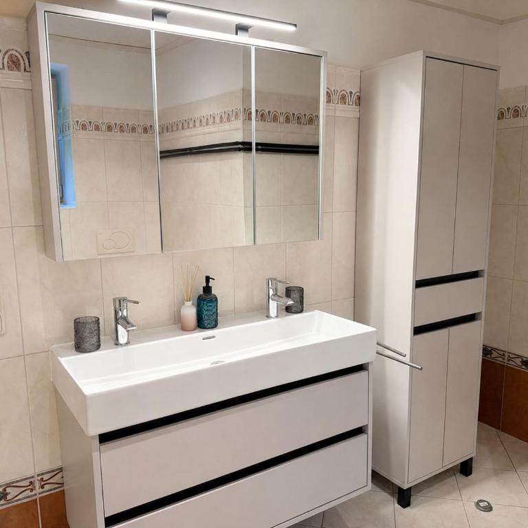 Aparthaus Dittelbach by Faraway Homes - Three-Bedroom Deluxe Apartment - 6