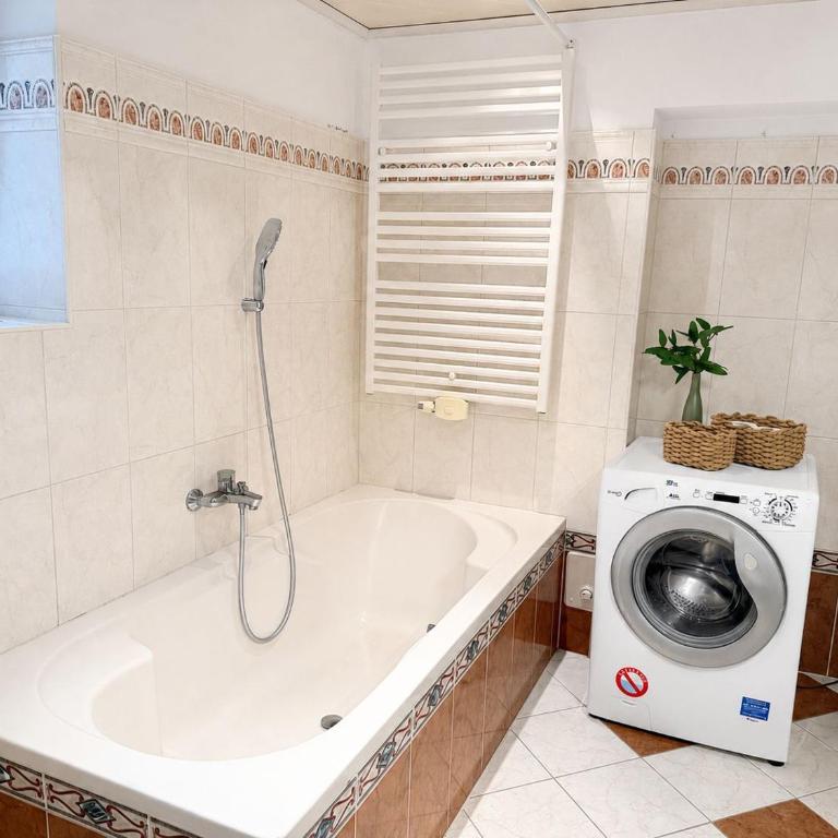Aparthaus Dittelbach by Faraway Homes - Three-Bedroom Deluxe Apartment - 25