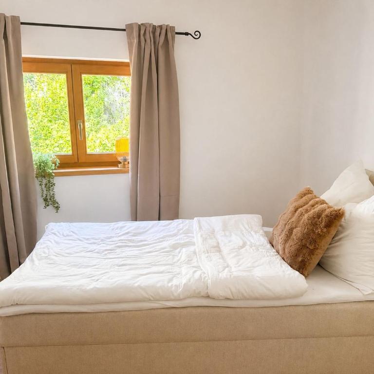 Aparthaus Dittelbach by Faraway Homes - Four-Bedroom Penthouse Apartment - 8