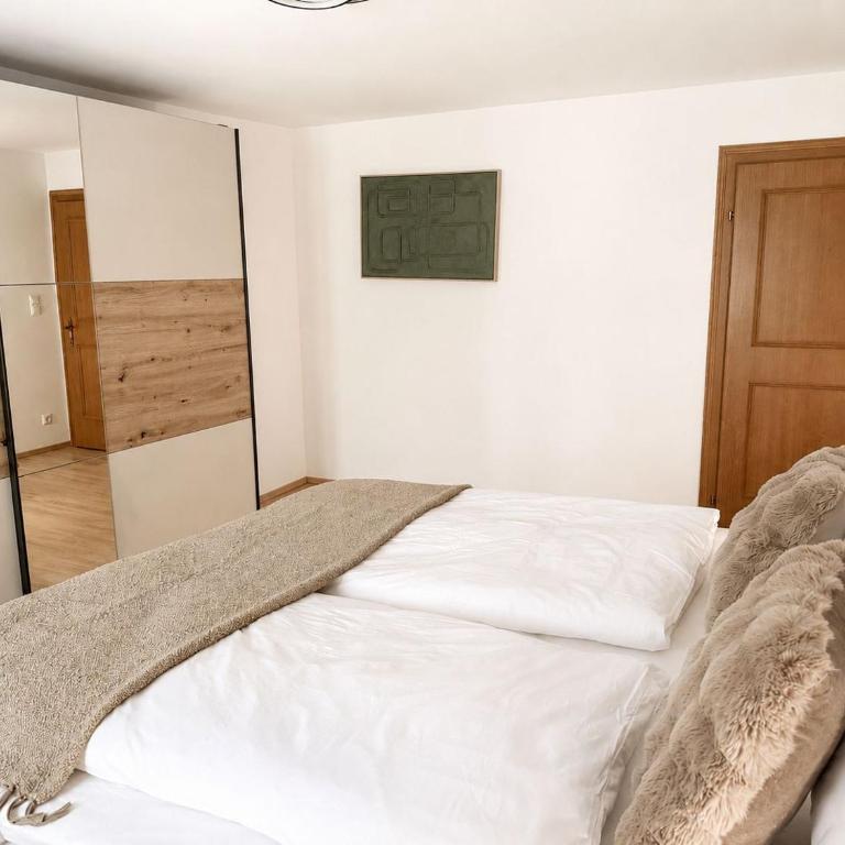 Aparthaus Dittelbach by Faraway Homes - Four-Bedroom Penthouse Apartment - 9