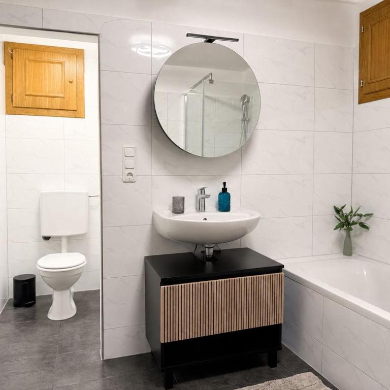 Aparthaus Dittelbach by Faraway Homes - Four-Bedroom Penthouse Apartment - 19