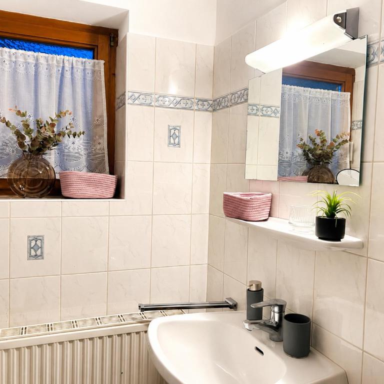 Aparthaus Dittelbach by Faraway Homes - Two-Bedroom Apartment - 3