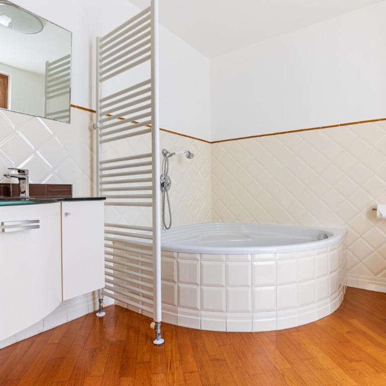 Verdemare, a Viareggio parcheggio privato e splendido giardino - Villa con 2 Camere da Letto - 15