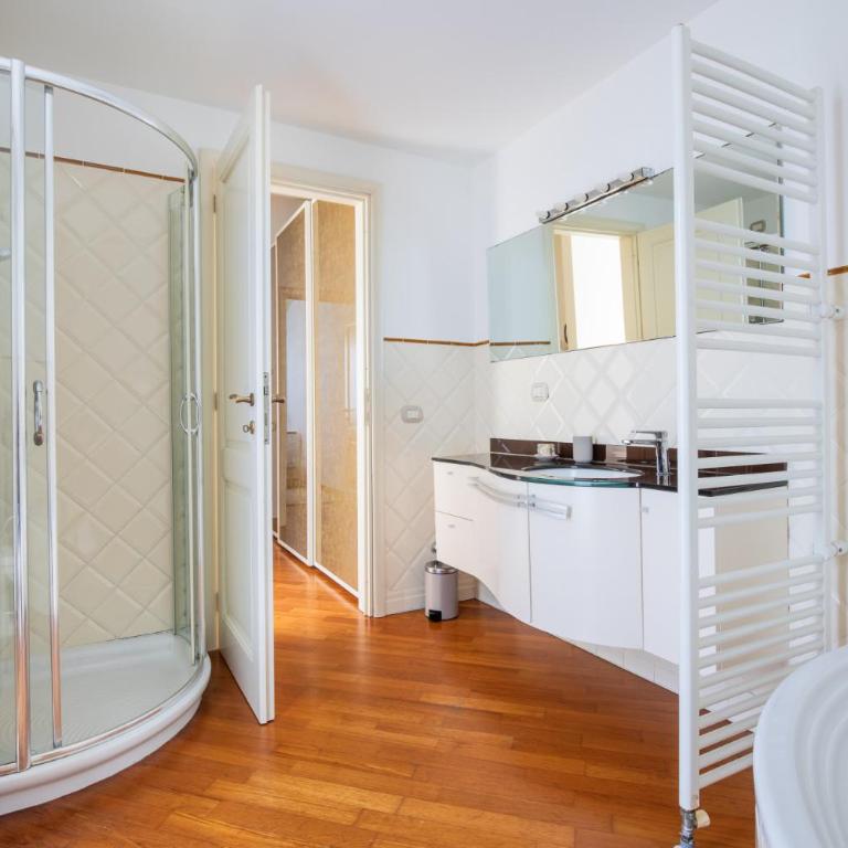 Verdemare, a Viareggio parcheggio privato e splendido giardino - Villa con 2 Camere da Letto - 16