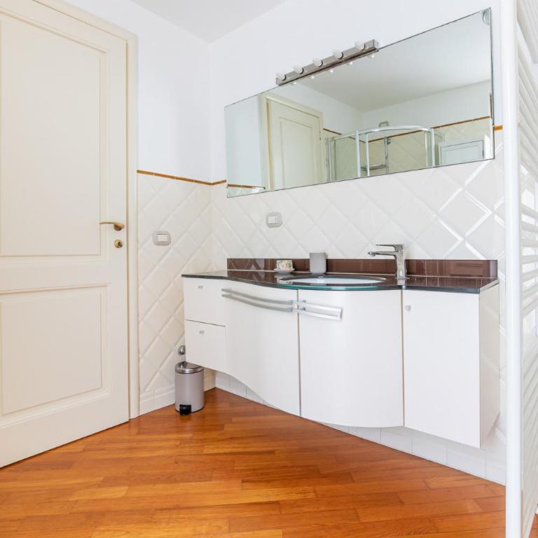Verdemare, a Viareggio parcheggio privato e splendido giardino - Villa con 2 Camere da Letto - 17