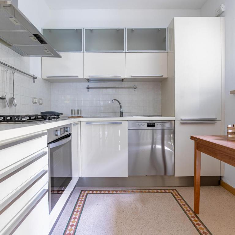 Verdemare, a Viareggio parcheggio privato e splendido giardino - Villa con 2 Camere da Letto - 43