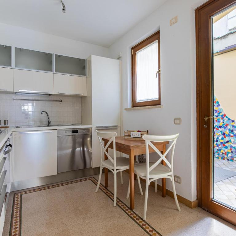 Verdemare, a Viareggio parcheggio privato e splendido giardino - Villa con 2 Camere da Letto - 45